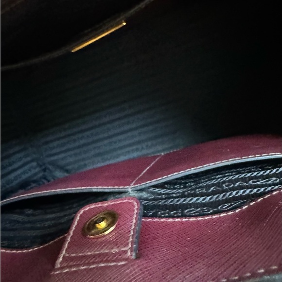 🍁SOLD🍁 Prada Saffiano Bag - Picture 12 of 17